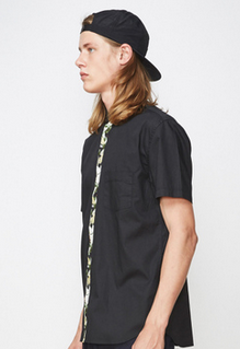 Island Short Sleeve - Black Floral