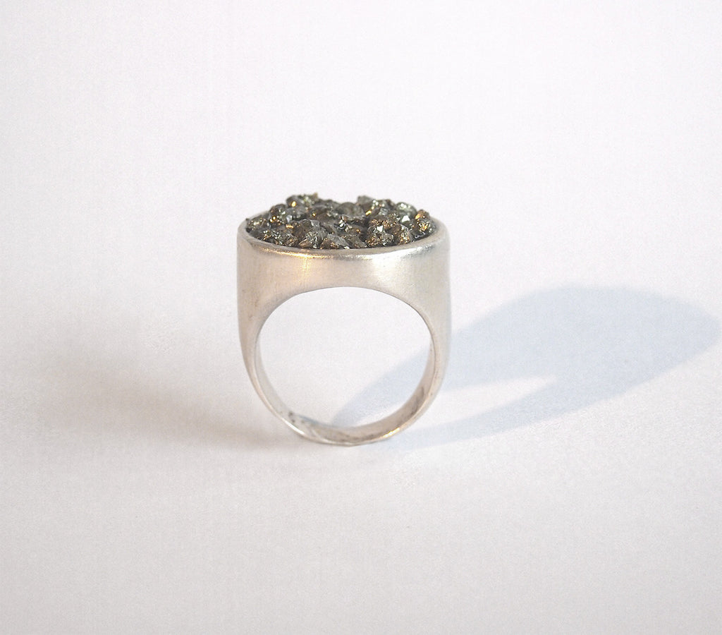 Large Signet with Rough Stones - brass / onyx