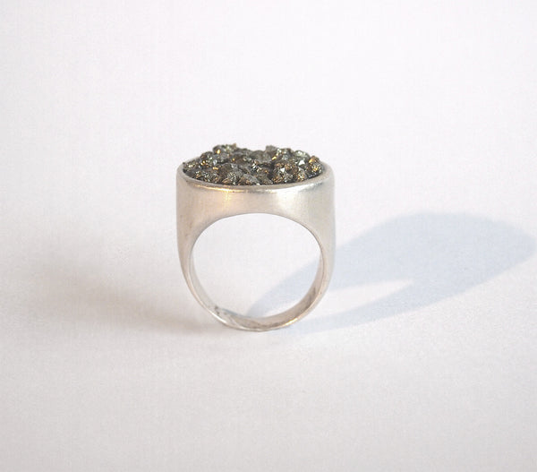 Large Signet with Rough Stones - brass / onyx